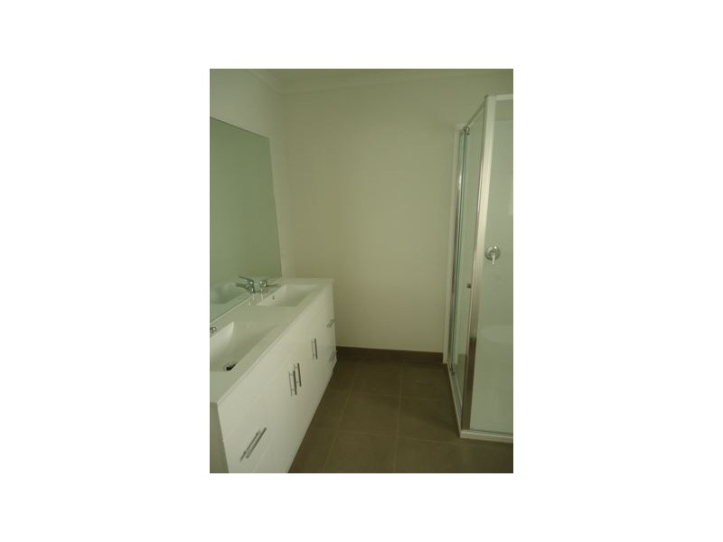 2/43 Edward Road, Chirnside Park VIC 3116