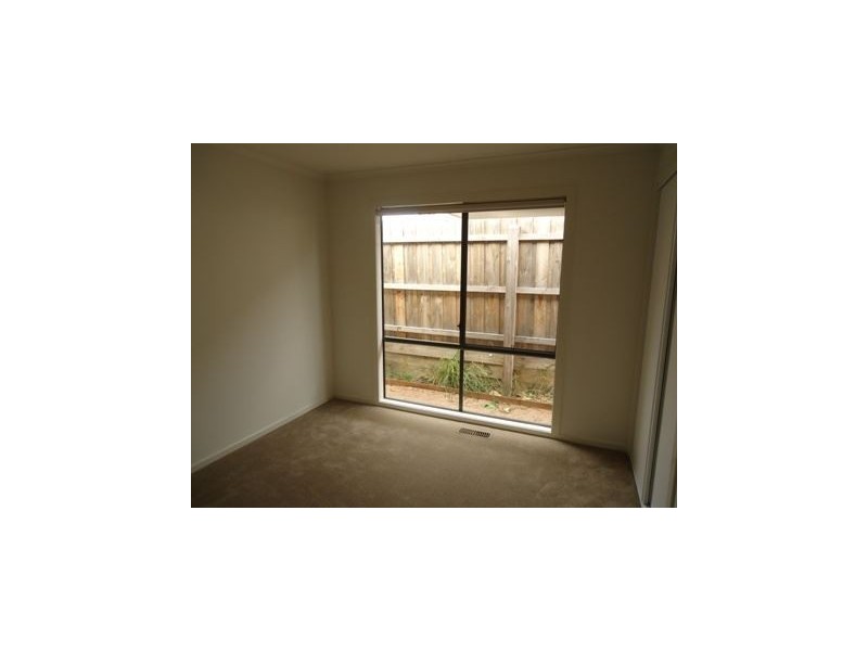 2/43 Edward Road, Chirnside Park VIC 3116