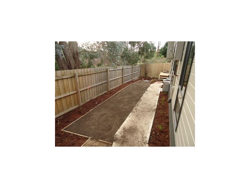 2/43 Edward Road, Chirnside Park VIC 3116