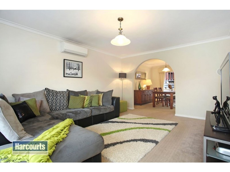 15 Nangathan Way, Croydon North VIC 3136