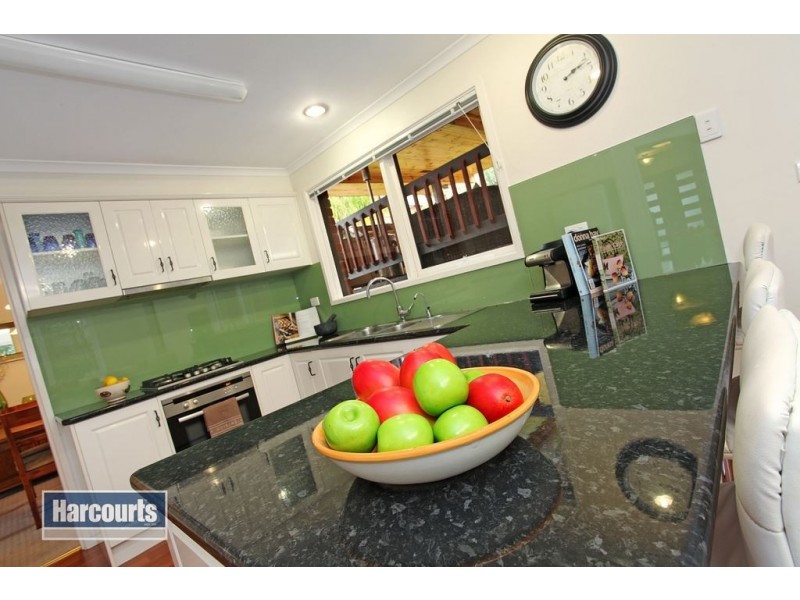 15 Nangathan Way, Croydon North VIC 3136