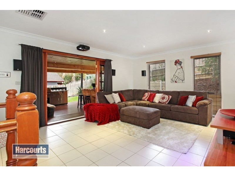 15 Nangathan Way, Croydon North VIC 3136