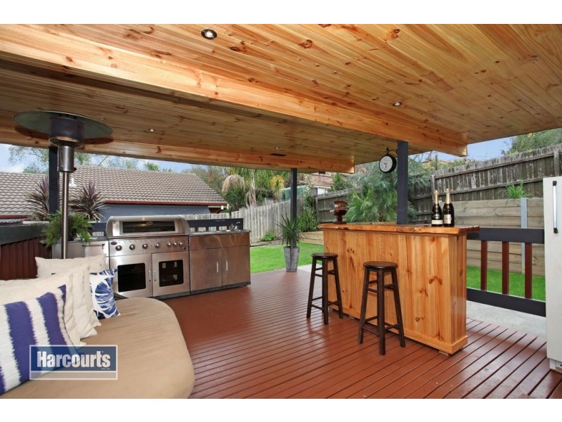 15 Nangathan Way, Croydon North VIC 3136