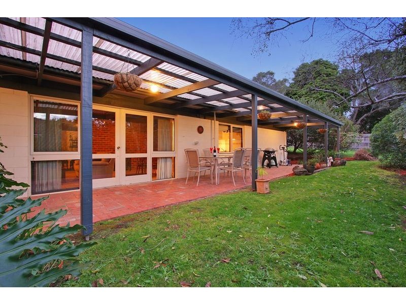 16 Glenwood Drive, Croydon VIC 3136