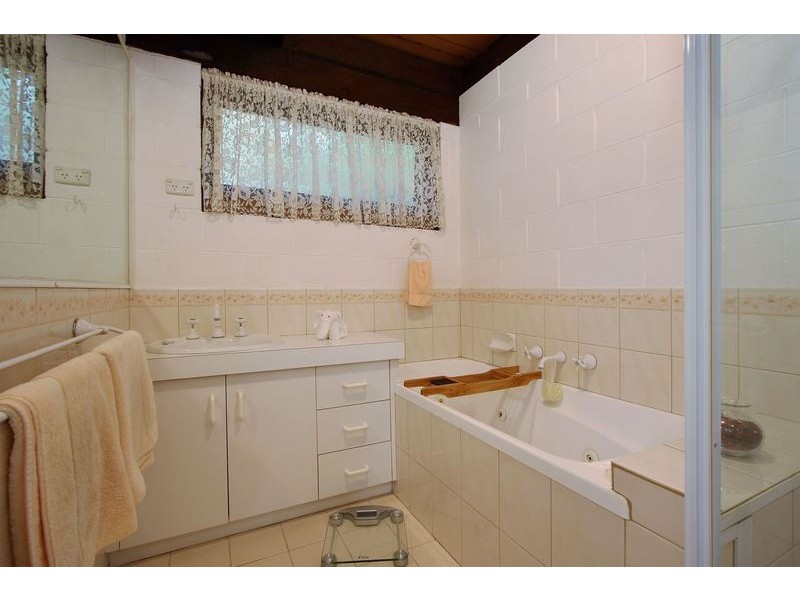 16 Glenwood Drive, Croydon VIC 3136