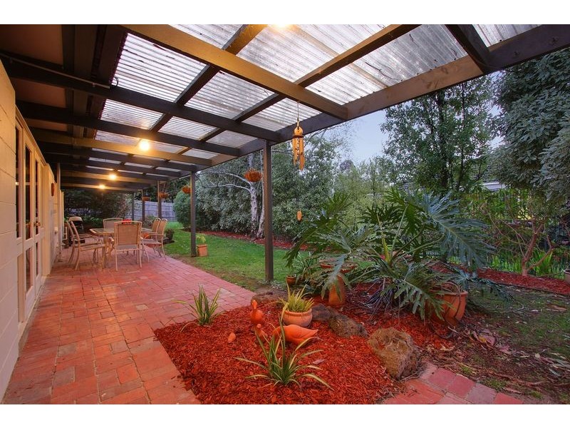 16 Glenwood Drive, Croydon VIC 3136