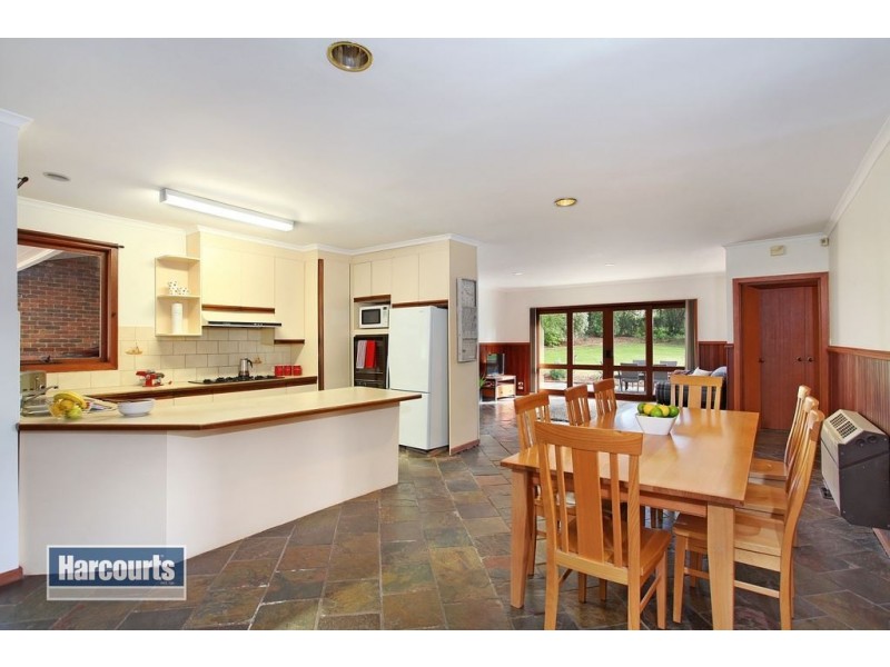 17 Dalry Avenue, Park Orchards VIC 3114