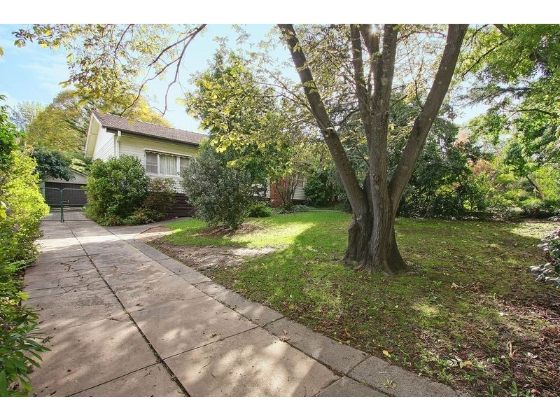 7 Moore Avenue, Croydon VIC 3136