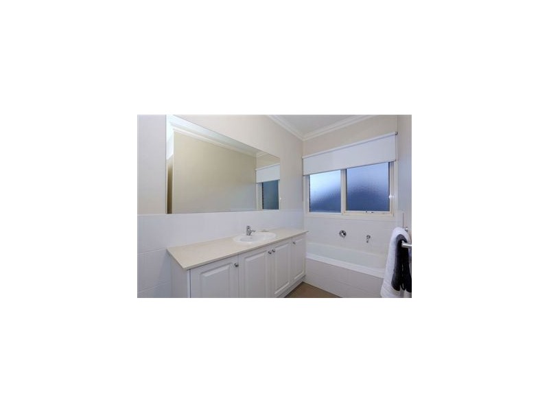 2 Jessica Park Drive, Lilydale VIC 3140