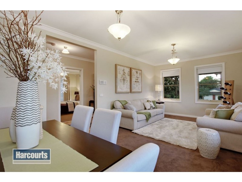 11 Ellesmere Avenue, Croydon VIC 3136