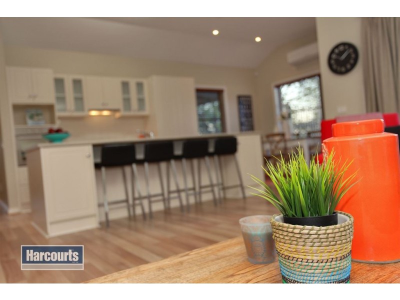 11 Ellesmere Avenue, Croydon VIC 3136