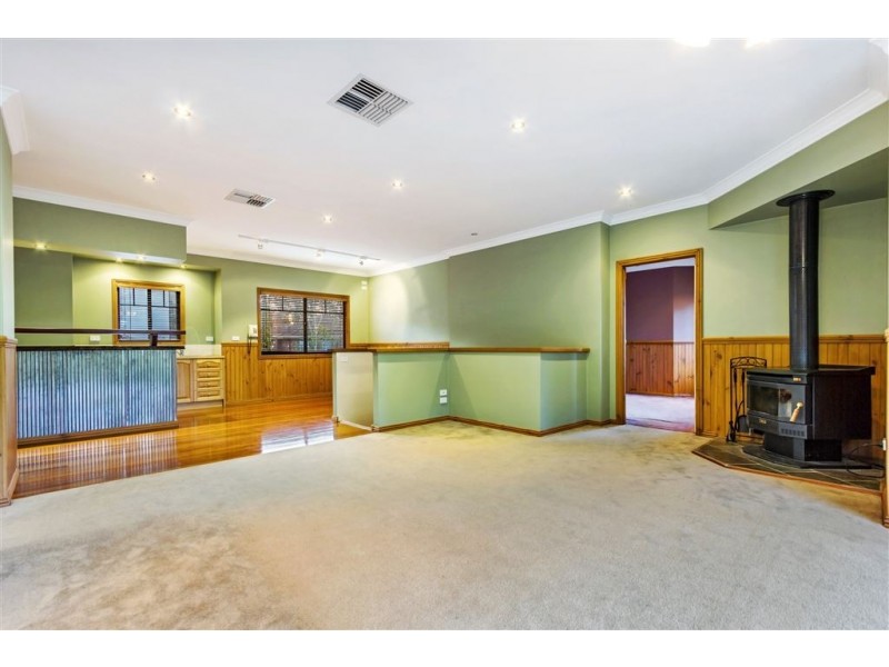 16 The Briars, Mooroolbark VIC 3138