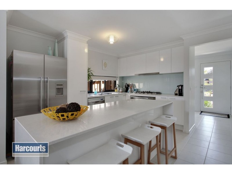 16 Evans Drive, Croydon VIC 3136