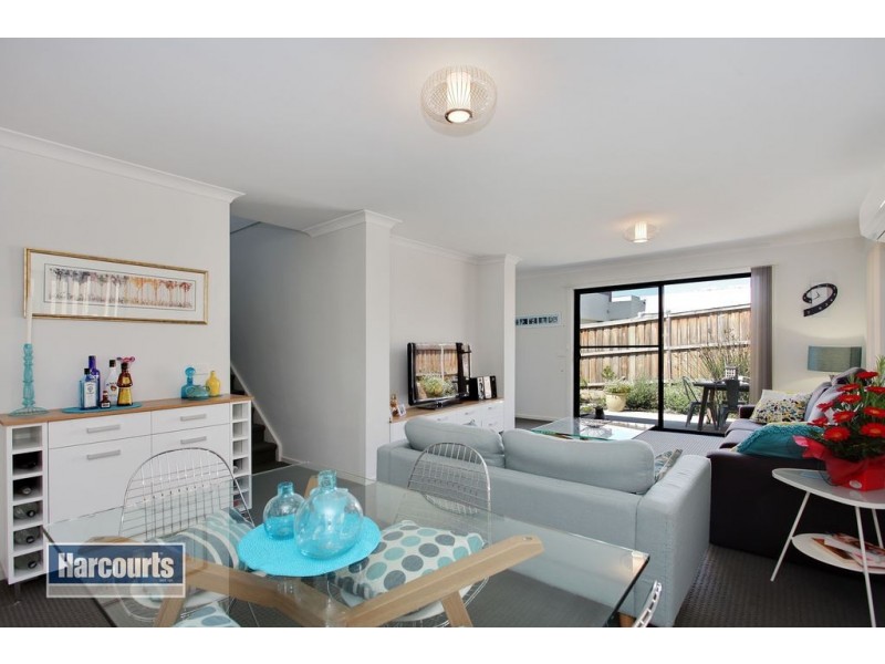 16 Evans Drive, Croydon VIC 3136