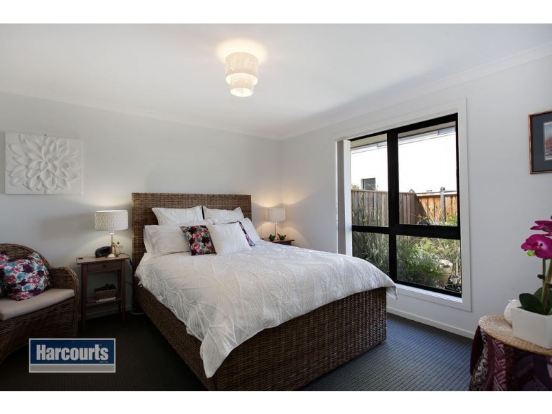 16 Evans Drive, Croydon VIC 3136