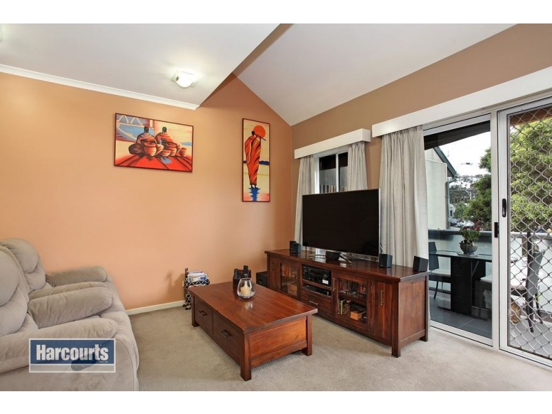 18/11-19 Hewish Road, Croydon VIC 3136