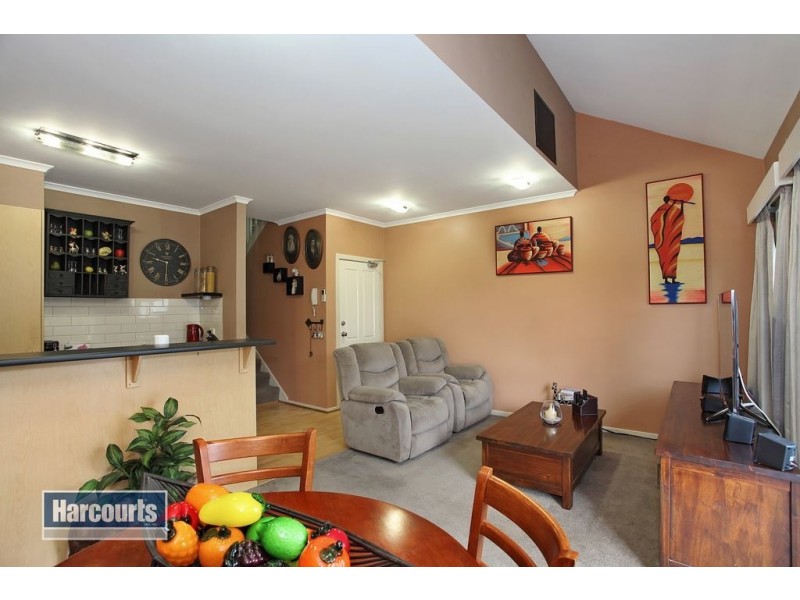 18/11-19 Hewish Road, Croydon VIC 3136
