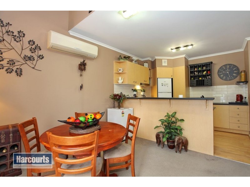18/11-19 Hewish Road, Croydon VIC 3136