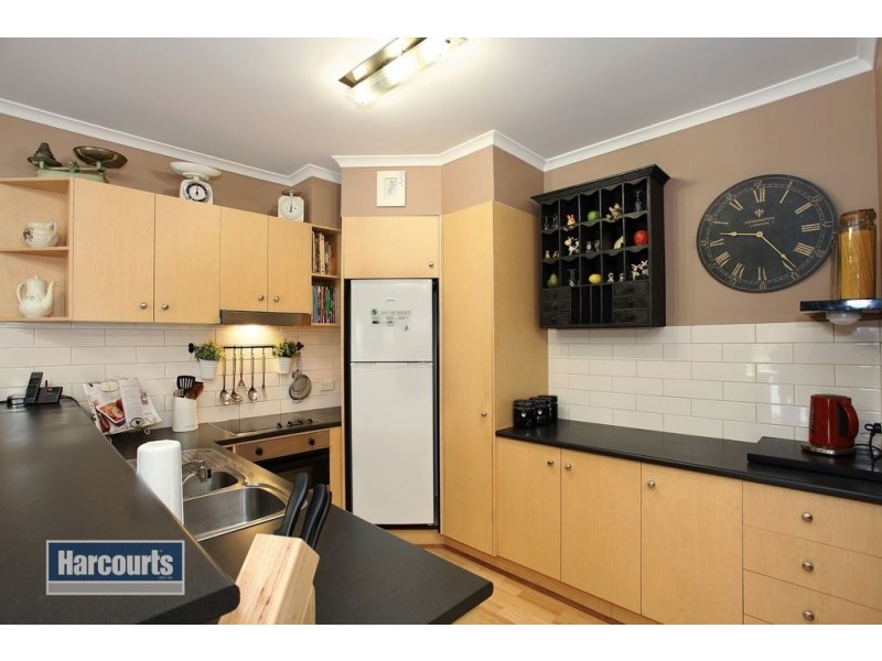 18/11-19 Hewish Road, Croydon VIC 3136