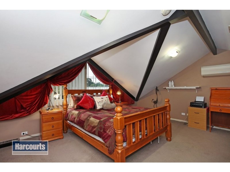 18/11-19 Hewish Road, Croydon VIC 3136