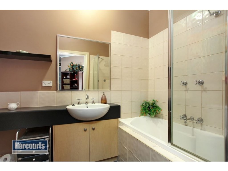 18/11-19 Hewish Road, Croydon VIC 3136