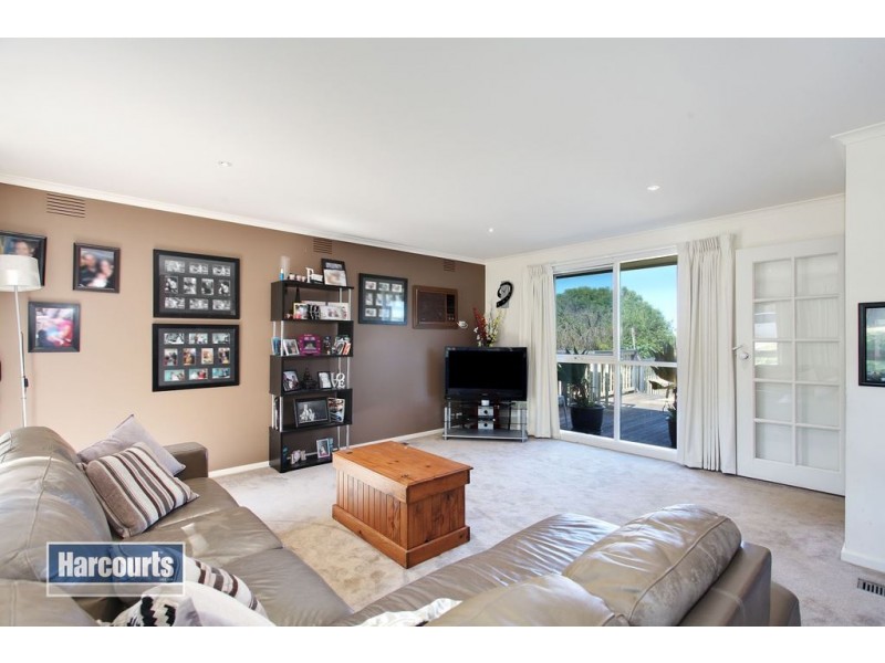 10 Chinook Crescent, Mooroolbark VIC 3138