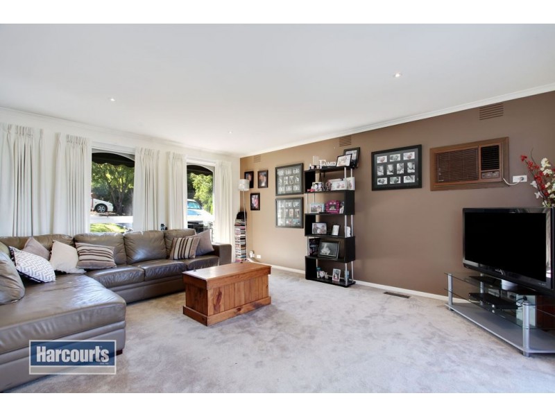 10 Chinook Crescent, Mooroolbark VIC 3138