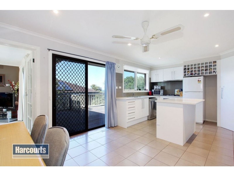 10 Chinook Crescent, Mooroolbark VIC 3138