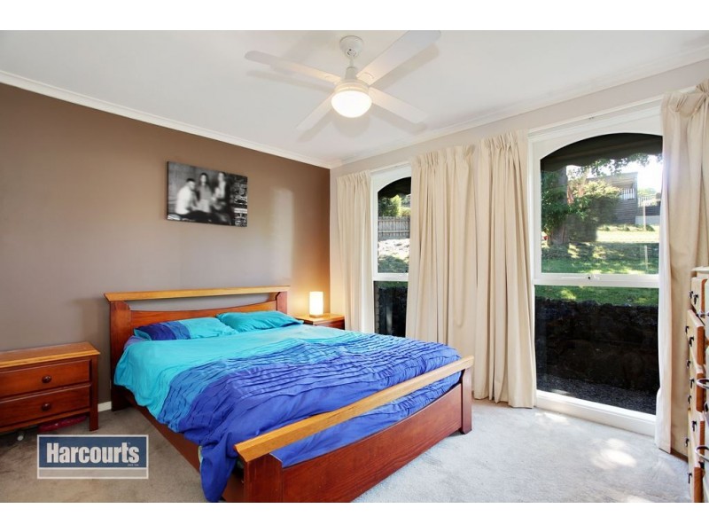 10 Chinook Crescent, Mooroolbark VIC 3138