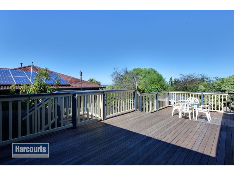 10 Chinook Crescent, Mooroolbark VIC 3138