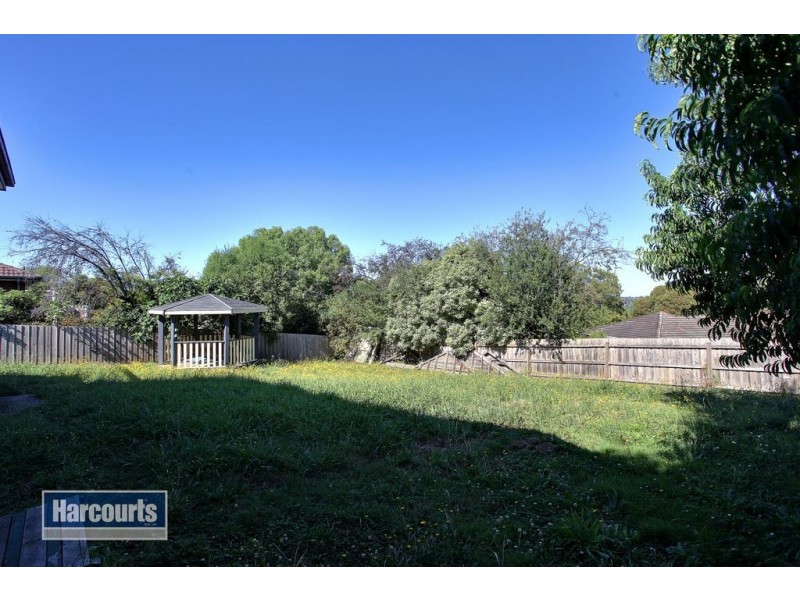 10 Chinook Crescent, Mooroolbark VIC 3138