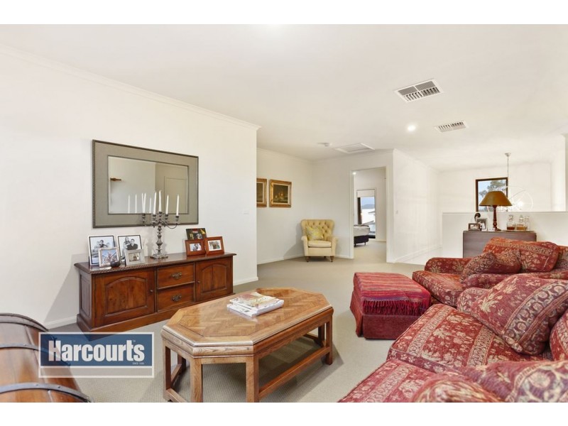 9 Evans Drive, Croydon VIC 3136