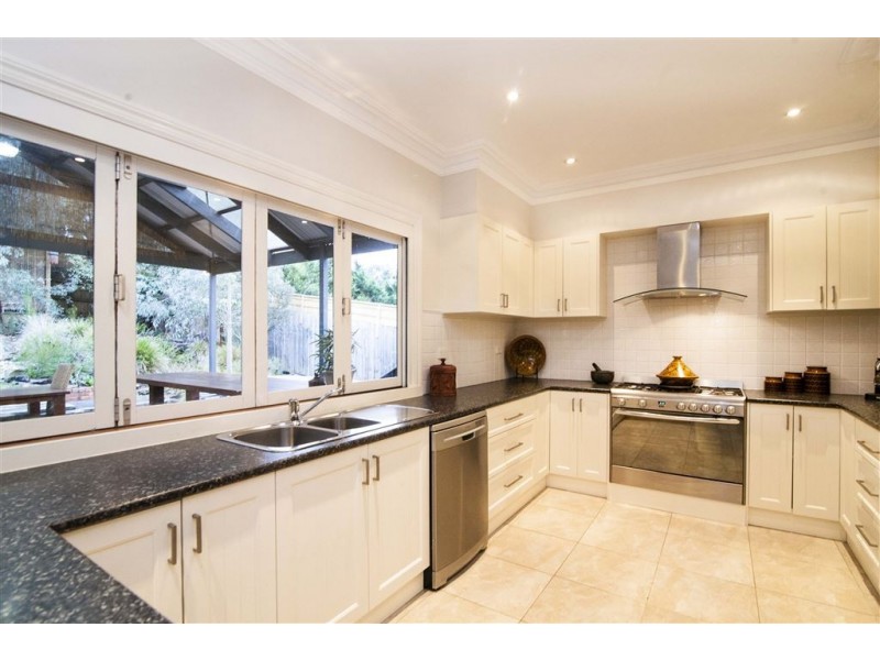 9 Lyons Road, Croydon North VIC 3136