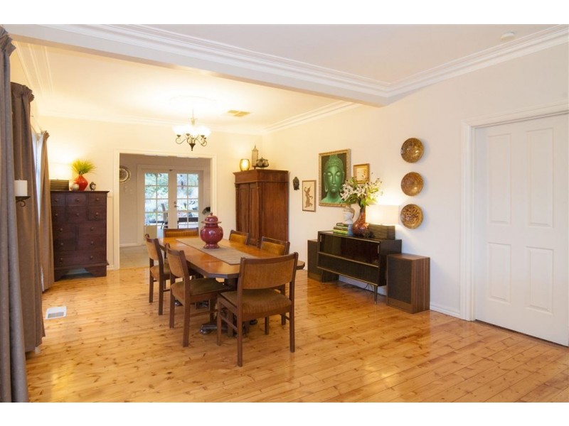 9 Lyons Road, Croydon North VIC 3136