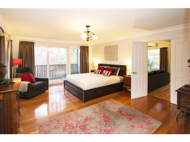 9 Lyons Road, Croydon North VIC 3136