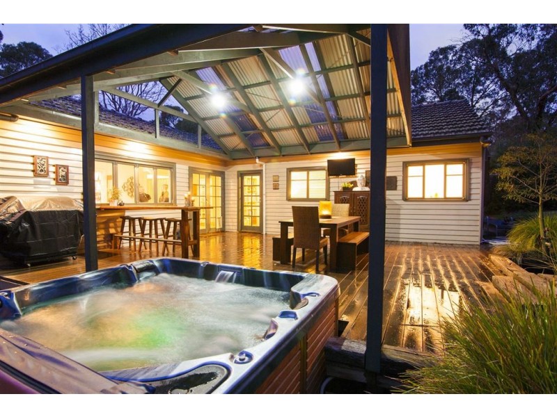 9 Lyons Road, Croydon North VIC 3136