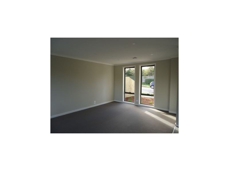 2B Midhurst Road, Croydon VIC 3136