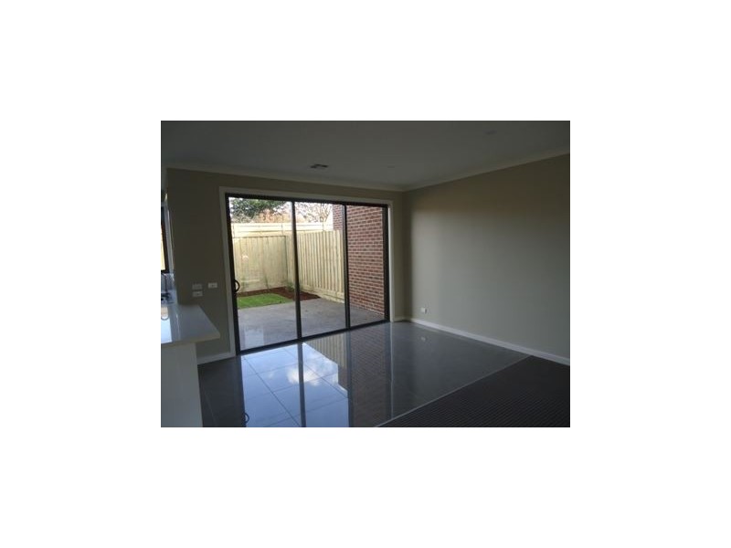 2B Midhurst Road, Croydon VIC 3136