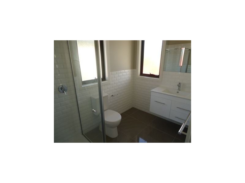 2B Midhurst Road, Croydon VIC 3136