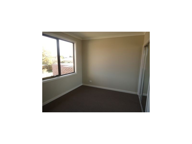 2B Midhurst Road, Croydon VIC 3136