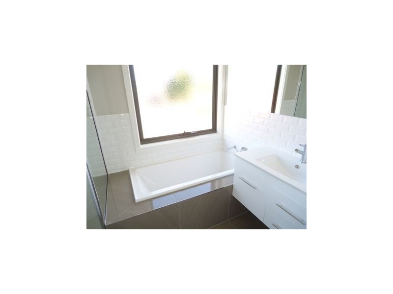 2B Midhurst Road, Croydon VIC 3136