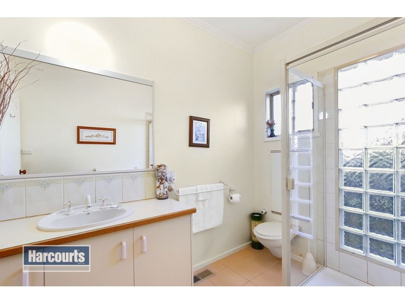 4 Field Street, Croydon VIC 3136