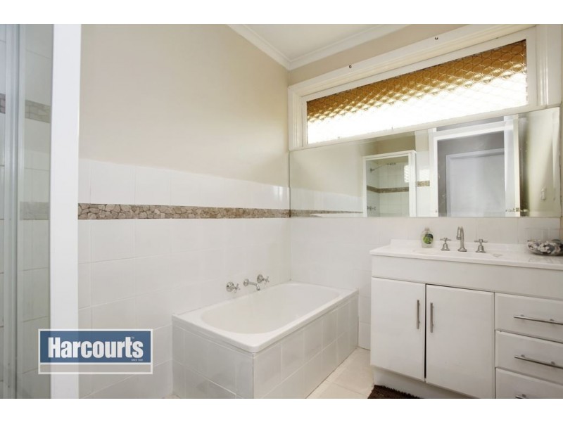 32 Broughton Avenue, Croydon VIC 3136