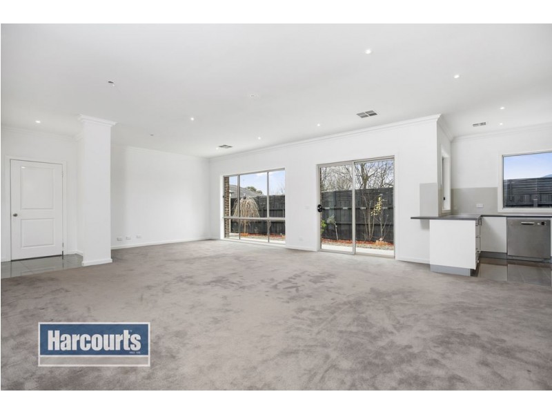 8a Sellick Drive, Croydon South VIC 3136