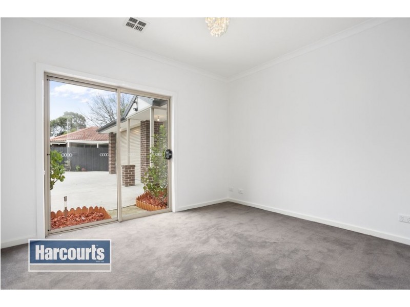 8a Sellick Drive, Croydon South VIC 3136