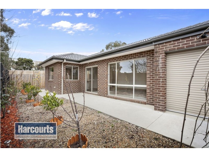 8a Sellick Drive, Croydon South VIC 3136