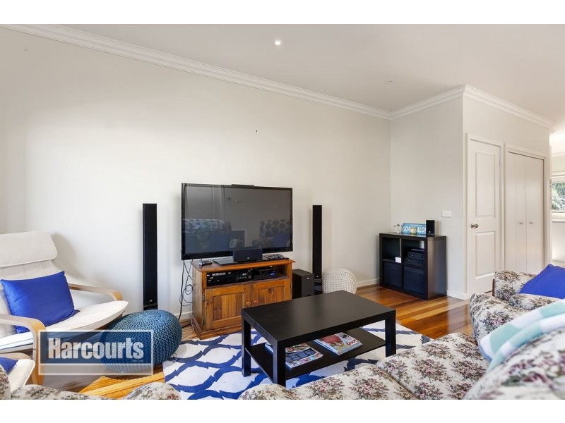 8 Royal Road, Croydon South VIC 3136