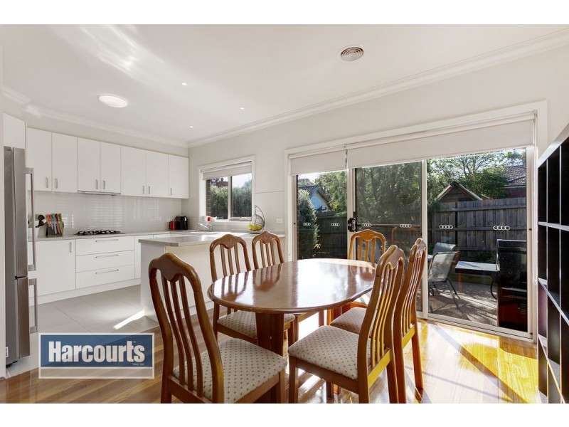 8 Royal Road, Croydon South VIC 3136