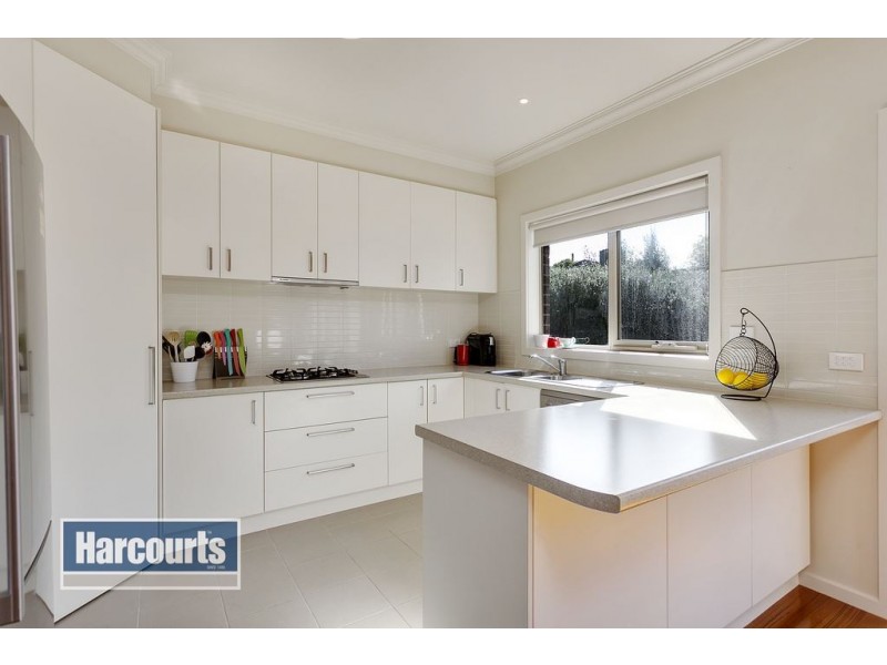 8 Royal Road, Croydon South VIC 3136