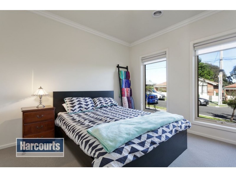 8 Royal Road, Croydon South VIC 3136